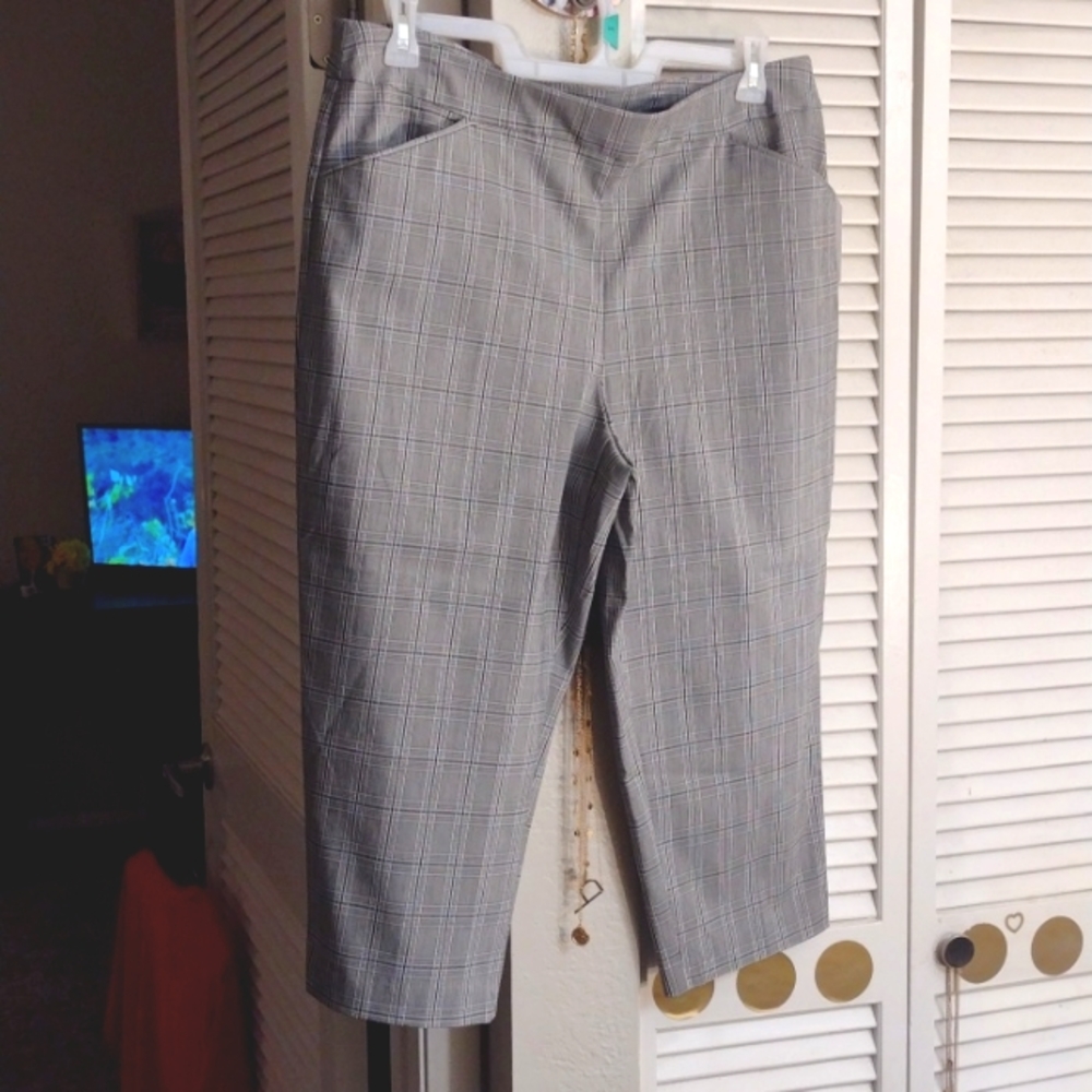 Time and tru black and white plaid capris